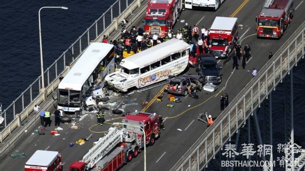 西雅图旅游巴与留学生专车相撞至少4人死