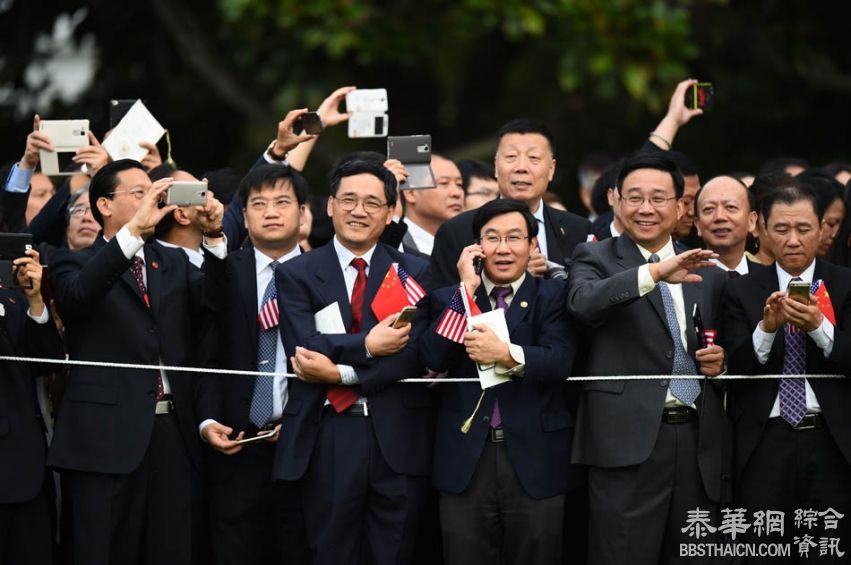 奥巴马总统在白宫南草坪为习近平主席举行欢迎仪式