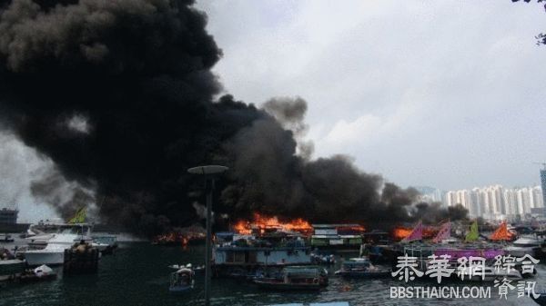 香港维多利亚港大火 十几艘船遭殃