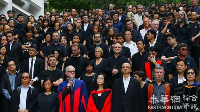 港大委任副校长争议 教授发动静默游行