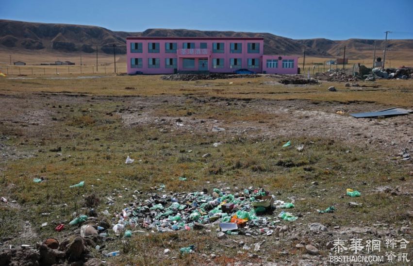 青海湖面临垃圾环湖，景点周边游客遗弃大量生活垃圾