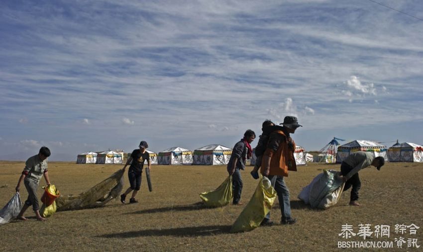 青海湖面临垃圾环湖，景点周边游客遗弃大量生活垃圾