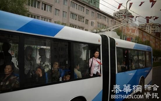 阅兵前的平壤：智能手机不再稀罕 封路可致夜晚堵车