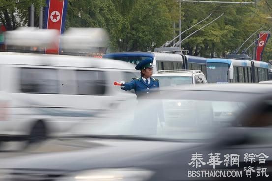 阅兵前的平壤：智能手机不再稀罕 封路可致夜晚堵车