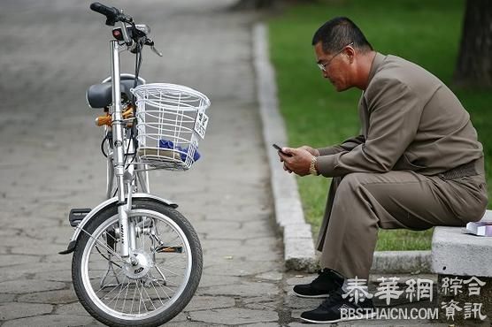 阅兵前的平壤：智能手机不再稀罕 封路可致夜晚堵车