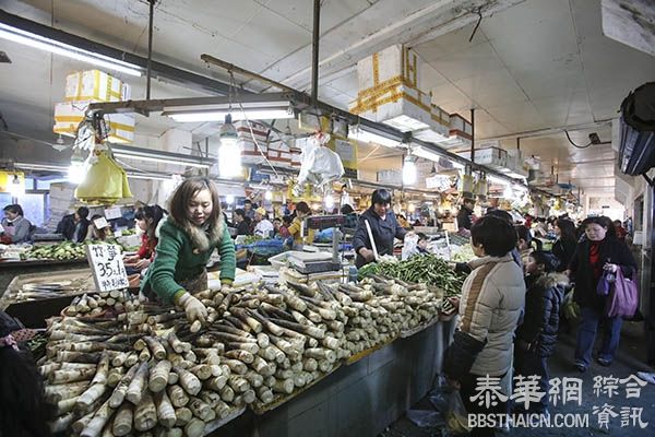 上海一菜场被曝商户指管理方恶意抬高摊位费致冲突，官方正查