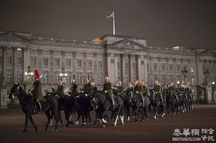 英国仪仗队通宵为习近平到访彩排，女王黄金马车亮相