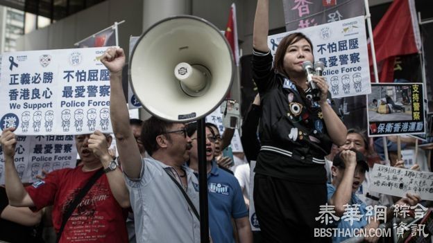 香港“占中”殴打案曾健超与警员同提讯