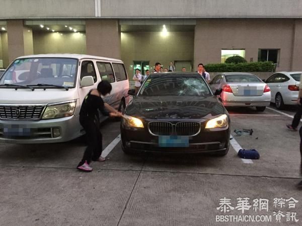 深圳女子抡铁锤怒砸百万宝马车，称丈夫与他人同居