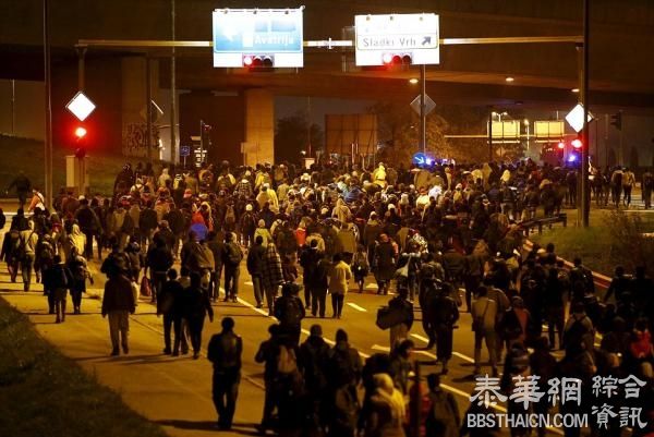 警察骑马护送上千难民，斯洛文尼亚称急需欧盟警力支援