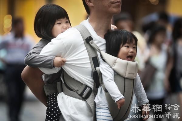 人民日报刊文：要让能生二孩的想生敢生，并优待原“独一代”