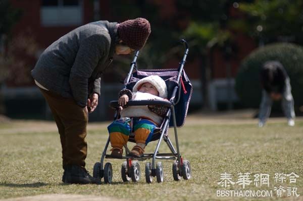 跨入高龄社会大门，沪台两地学者追问年轻人为何不爱生孩子了