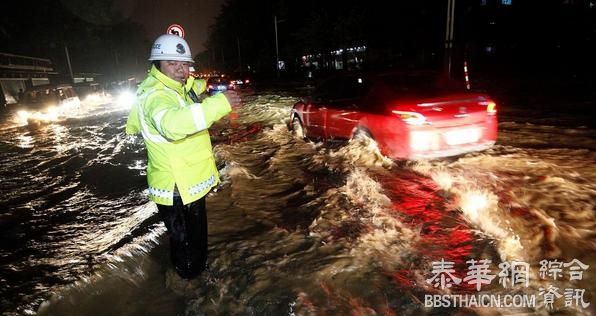 广西柳州遭遇大雨内涝 市民冬日“看海”