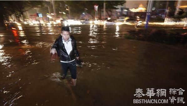 广西柳州遭遇大雨内涝 市民冬日“看海”