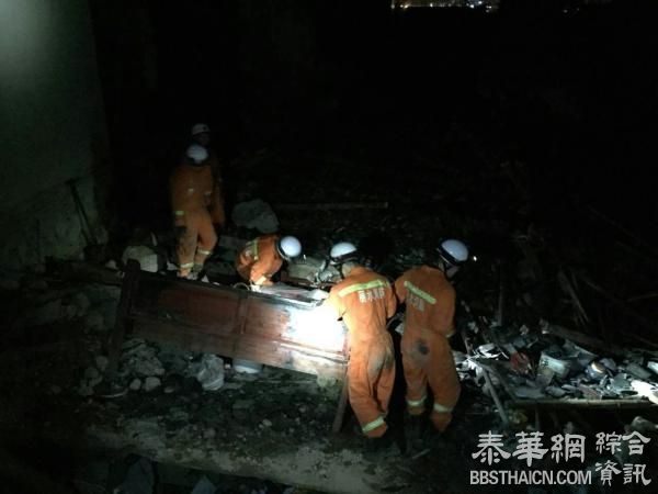 浙江丽水深夜突发泥石流，10余户民房被埋伤亡不明