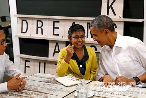 奥巴马拥抱难民