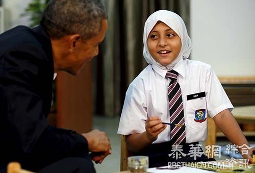 奥巴马拥抱难民