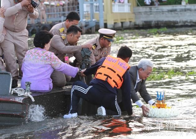 皇上赐水灯 与民同庆