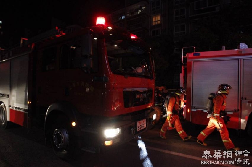 上海杨浦区大火：浓烟滚滚火花四散