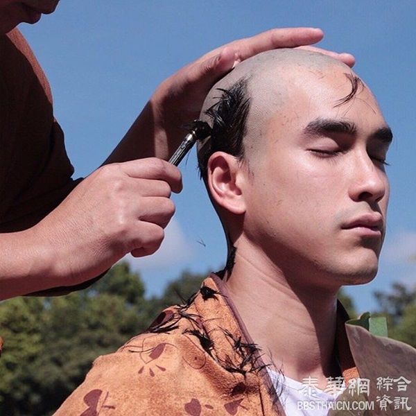 娱乐圈的小鲜肉Nadech剃发修行15天