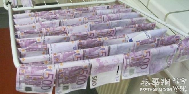 河上漂大量纸钞　男童现捞赚10万欧元