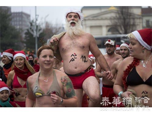 千名圣诞老人为慈善募款裸跑