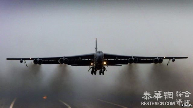 美B-52轰炸机日前飞越中国人造岛礁附近上空