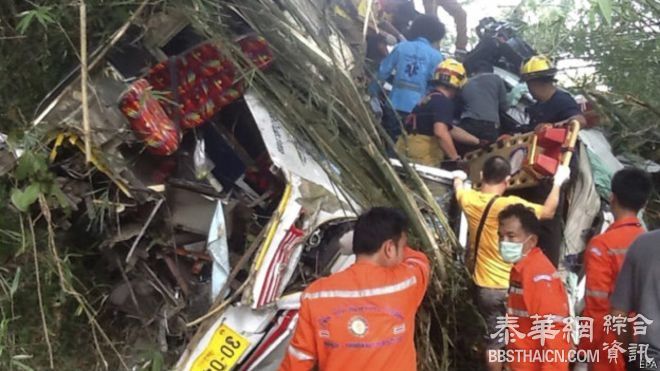 旅游大巴翻车 据报车上载有中国游客