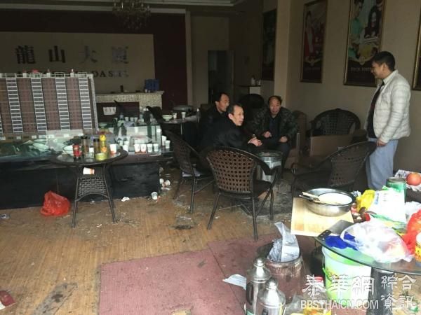 封堵小区大门、赴县政府上访，陕西20名讨薪农民工被拘