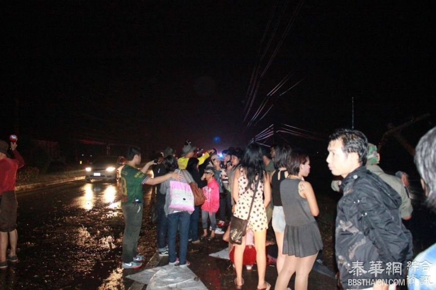 彭世洛府巴士翻覆27伤