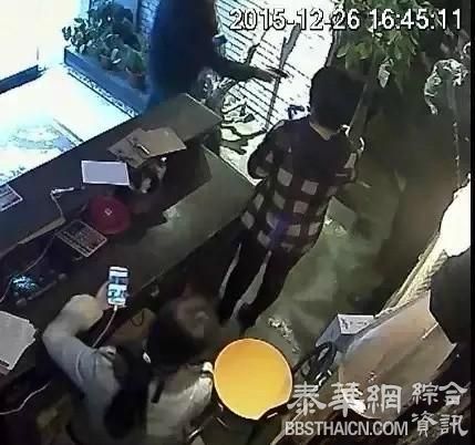 江西一男子理发店洗头时遭人枪击，4次开枪均幸运躲过