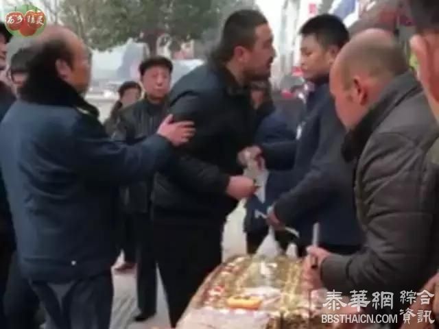 切糕党竟然动手打人，汉中人怒了