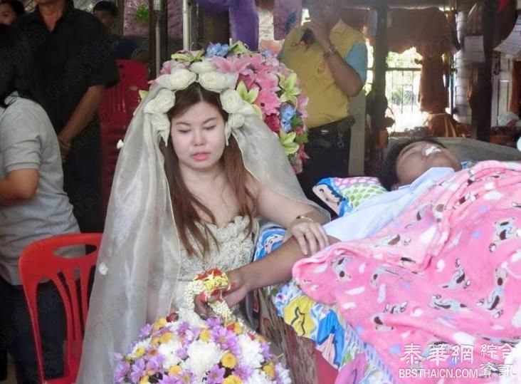 至死不渝 泰女婚纱出席男友丧礼