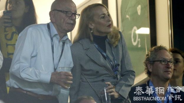 媒体大亨默多克与美国名模霍尔宣布订婚