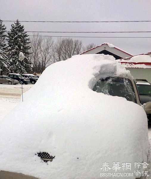 雪太大!老人驾驶“独眼龙”汽车上路遭起诉