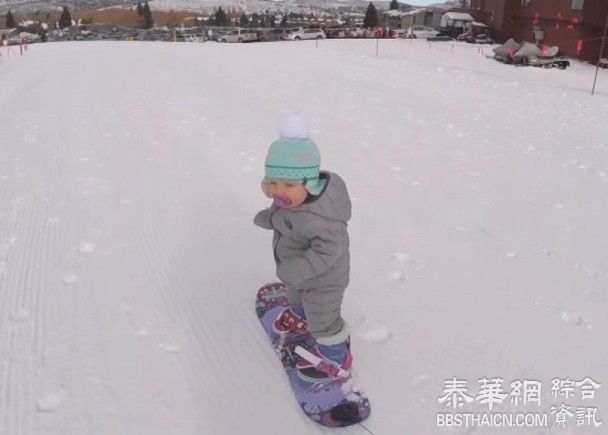 第一次滑雪超兴奋　美国B女跟爸爸击掌庆祝