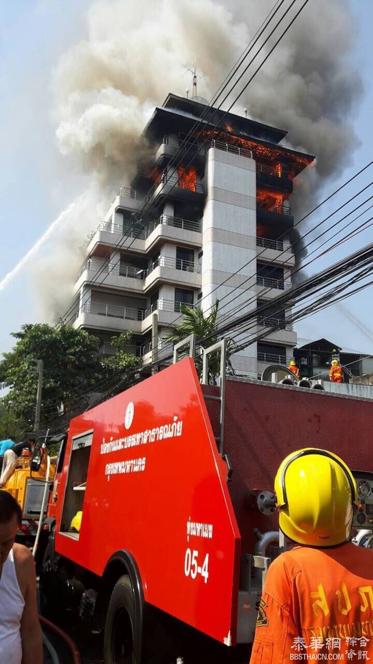 曼谷延纳瓦地区一大厦突发火灾 已致1人遇难5人受伤