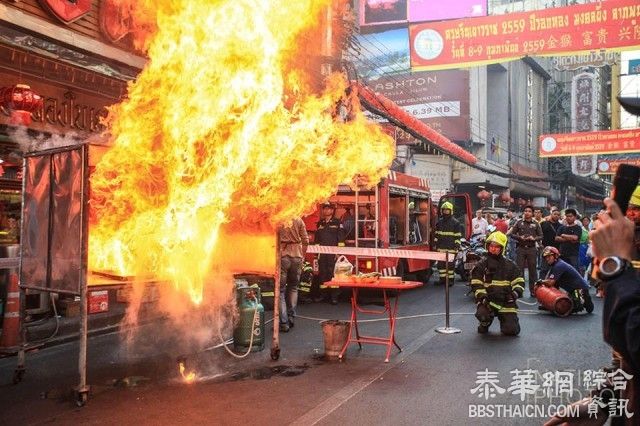 為保证春节活动安全 曼谷唐人街举行消防演习