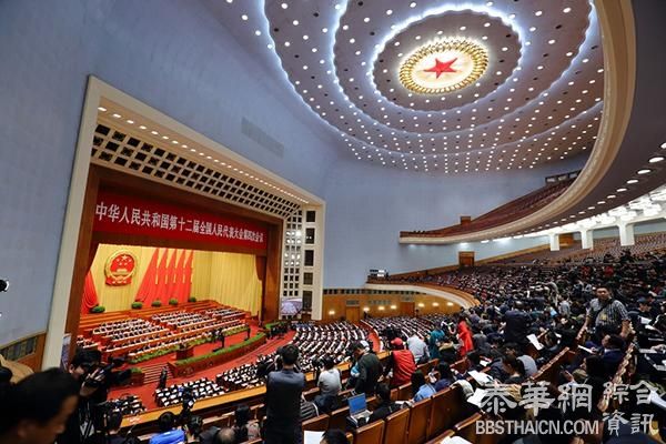 习近平出席人大四次会议第二次全会，张德江作工作报告