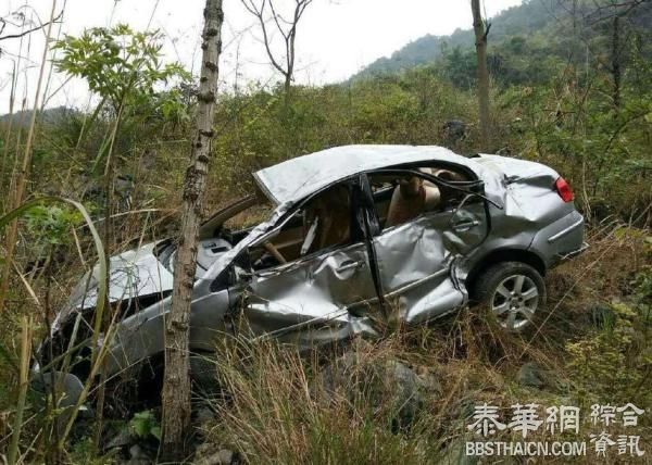 广西上林县扶贫小组下乡走访途中车辆坠崖，两人遇难3人受伤