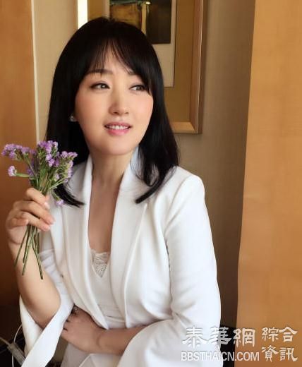 杨钰莹晒近照引网友惊呼：怎么保养的？！