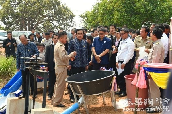 巴育上将乘专机乌隆府视察