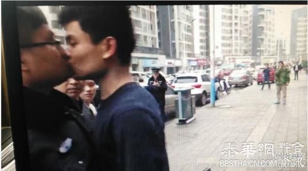 给执法城管的激情一吻把他送进了拘留所(组图)