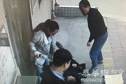 西安一民警为3元停车费殴打六旬保安: 称你不想活了吧