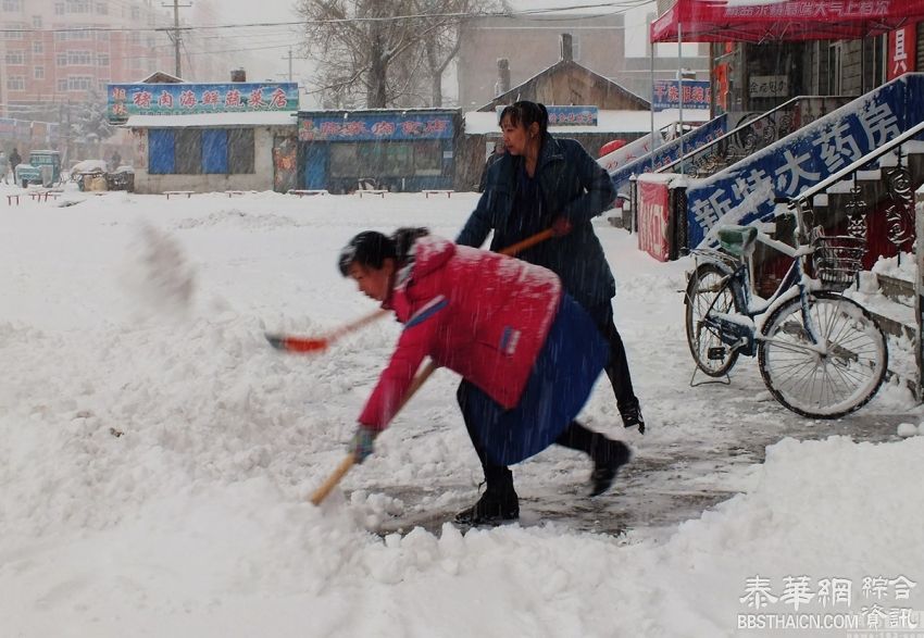 内蒙古四月遭遇暴雪 街头积雪深达30厘米(高清组图)