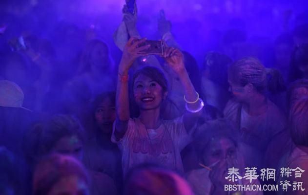 泰国学生发起“彩色跑”活动，Colour Run火遍全球