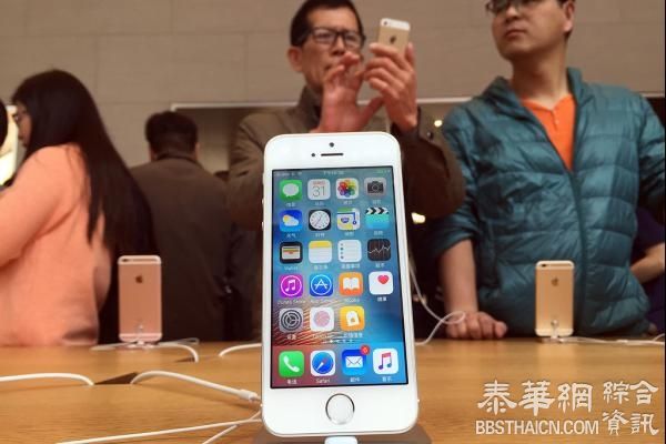 iPhone SE开售十天在美国遇冷，在上海“一机难求”