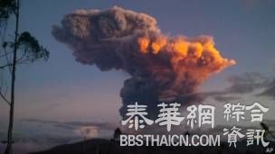 厄瓜多尔火山爆发喷起万米高浓烟