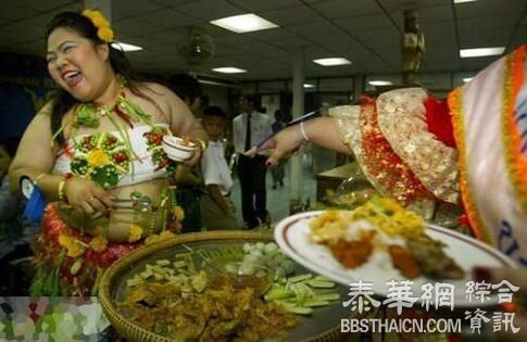 重量级人妖选美 体重超160斤才能参加