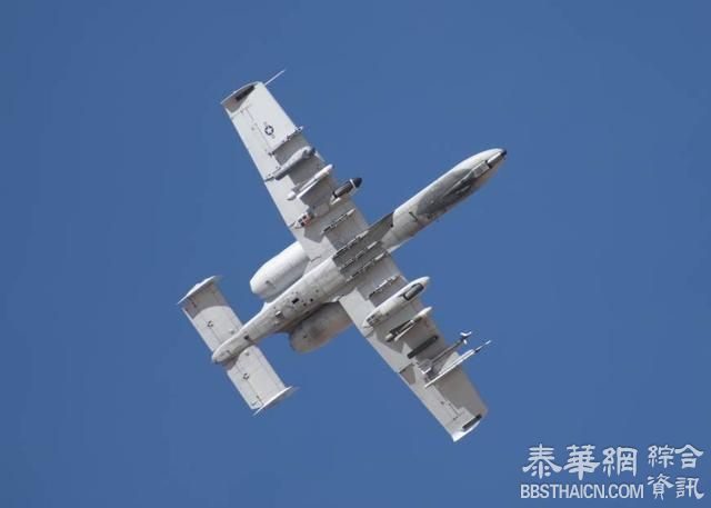 美军6架战机飞越中国黄岩岛上空